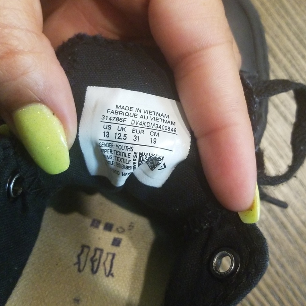 Black Converse - Picture 3 of 3